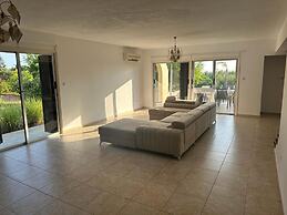 Impeccable 3-bed Villa in Tala - Paphos