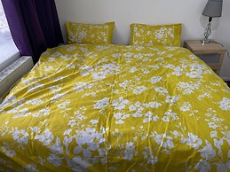 Immaculate 4-bed House Near Heathrow Airport