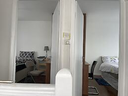 Immaculate 4-bed House Near Heathrow Airport