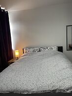 Immaculate 4-bed House Near Heathrow Airport