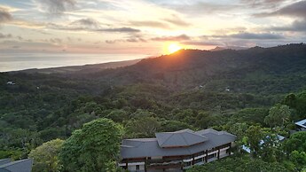 Lamangata Luxury Surf Resort