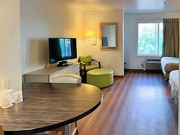 Studio 6 Belmont, CA – San Francisco - Redwood