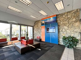 Studio 6 Belmont, CA – San Francisco - Redwood