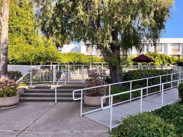 Studio 6 Belmont, CA – San Francisco - Redwood