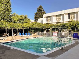 Studio 6 Belmont, CA – San Francisco - Redwood
