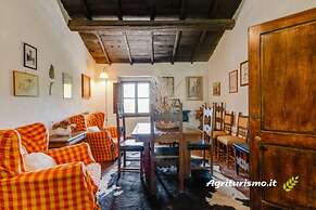 Exclusive Apartment With Fireplace