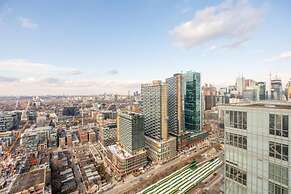 Toronto. 21 Iceboat Ter 48 Floor