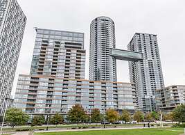 Toronto. 21 Iceboat Ter 48 Floor