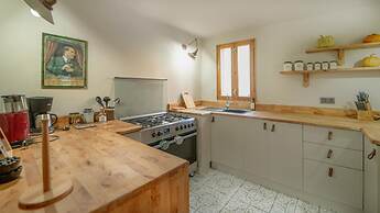 Cozy Oasis With Lovely Backyard in Fethiye