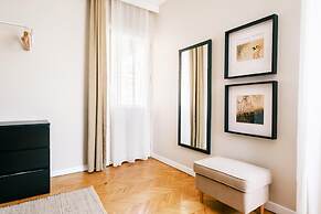 Chic Flat w Balcony 5 min to Cevahir Mall in Sisli