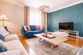 Chic Flat w Balcony 5 min to Cevahir Mall in Sisli