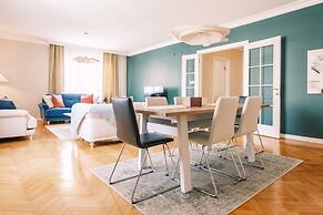 Chic Flat w Balcony 5 min to Cevahir Mall in Sisli