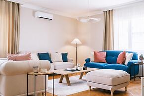 Chic Flat w Balcony 5 min to Cevahir Mall in Sisli