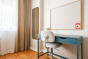 Chic Flat w Balcony 5 min to Cevahir Mall in Sisli