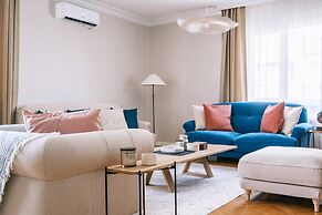 Chic Flat w Balcony 5 min to Cevahir Mall in Sisli