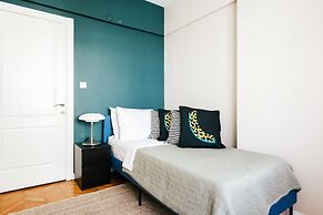 Chic Flat w Balcony 5 min to Cevahir Mall in Sisli