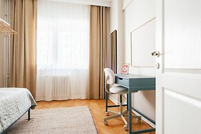 Chic Flat w Balcony 5 min to Cevahir Mall in Sisli