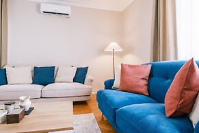 Chic Flat w Balcony 5 min to Cevahir Mall in Sisli