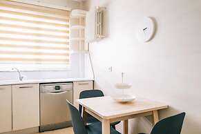 Chic Flat w Balcony 5 min to Cevahir Mall in Sisli