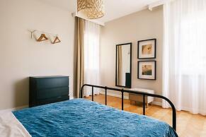 Chic Flat w Balcony 5 min to Cevahir Mall in Sisli