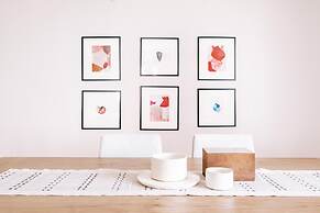 Chic Flat w Balcony 5 min to Cevahir Mall in Sisli