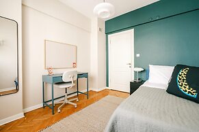 Chic Flat w Balcony 5 min to Cevahir Mall in Sisli