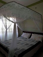 Olive Palm Suites Jinja
