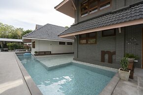 Phrip Phri Luxury Pool Villas