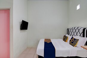 SPOT ON 92797 Awi Stay Syariah Near SIMPANG KAWASAN INDUSTRI WILMAR PE