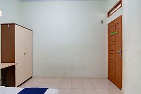 SPOT ON 92797 Awi Stay Syariah Near SIMPANG KAWASAN INDUSTRI WILMAR PE