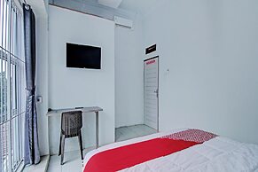 OYO 92800 Lestari Baru Syariah Near SMA Negeri 1 Salo