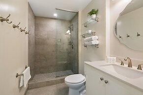 Festive 4BR Condo in the Heart of NOLA