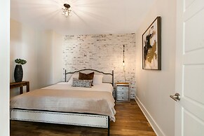 Festive 4BR Condo in the Heart of NOLA