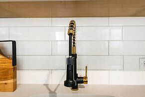 Festive 4BR Condo in the Heart of NOLA