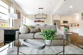 Festive 4BR Condo in the Heart of NOLA