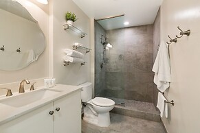 Festive 4BR Condo in the Heart of NOLA