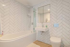 Beautiful & Modern 3BD House- Kennington!