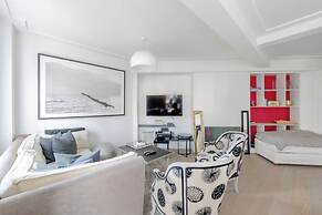Sleek & Stylish 1BD Flat w/ Balcony - Kings Road