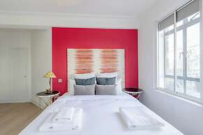 Sleek & Stylish 1BD Flat w/ Balcony - Kings Road