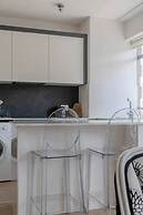 Sleek & Stylish 1BD Flat w/ Balcony - Kings Road