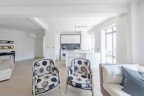 Sleek & Stylish 1BD Flat w/ Balcony - Kings Road