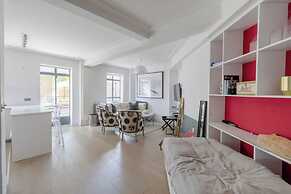 Sleek & Stylish 1BD Flat w/ Balcony - Kings Road
