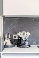 Sleek & Stylish 1BD Flat w/ Balcony - Kings Road
