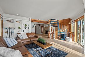 1737 S Pacific 2 Bedroom Home by Redawning