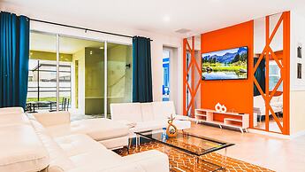 Resort Villa: Pool, Spa & Disney Proximity