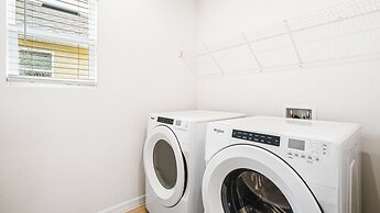 Luxury Retreat: Pool, Water Park, Near Disney