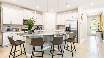 Luxury Retreat: Pool, Water Park, Near Disney