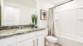 Luxury Retreat: Pool, Water Park, Near Disney