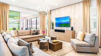 Luxury Retreat: Pool, Water Park, Near Disney