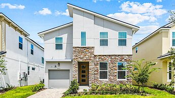 Luxury Retreat: Pool, Water Park, Near Disney